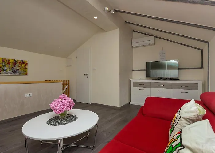 Montana, Town Centre * ماكارسكا